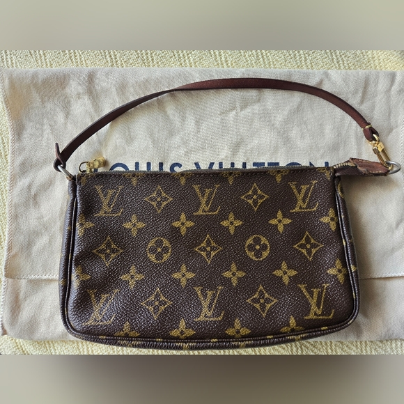 Louis Vuitton Pochette Accessories Monogram Canvas - Old Model - Picture 1 of 15